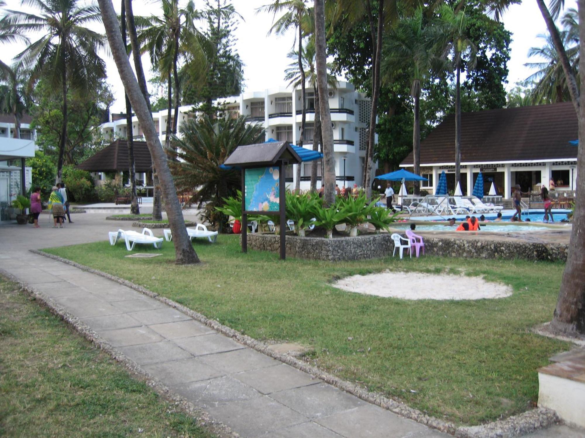 Kenya Bay Beach Hotel Bamburi Ngoại thất bức ảnh